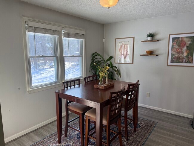 Foto del edificio - 124 Tennis Plaza Rd