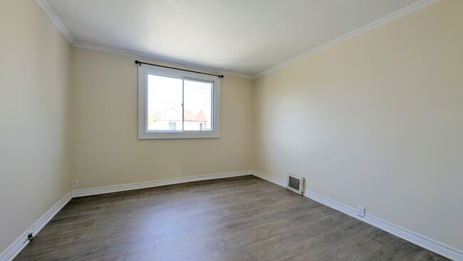 Building Photo - 569 Caroline St