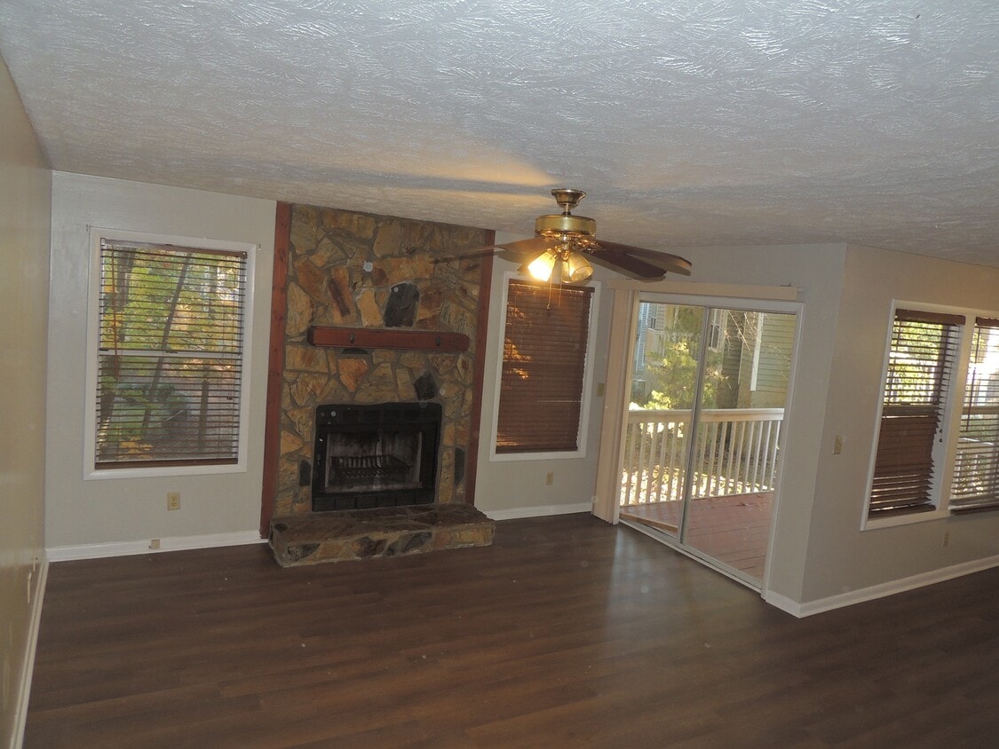 Primary Photo - 1018 Wood Creek Dr