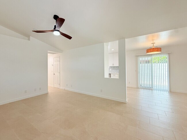 Building Photo - AVAILBLE NOW!! 3 Bedroom 2 Bathroom in Cat...
