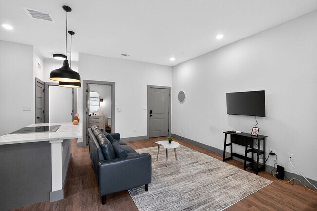 Foto del edificio - 2450 Wickersham Ln