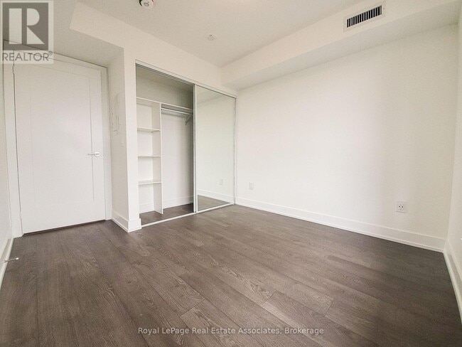 Building Photo - 5 Mabelle Ave