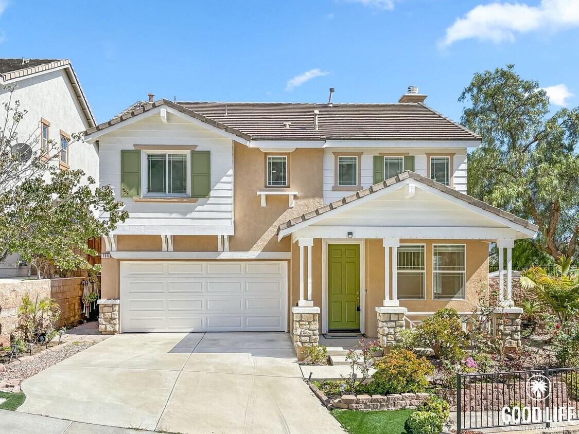 Primary Photo - Stylish 4B/3BA Home with Upgraded Kitchen ...