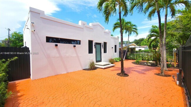 Foto del edificio - 819 NW 48th St