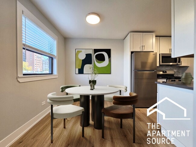 Building Photo - 516 W Aldine Ave