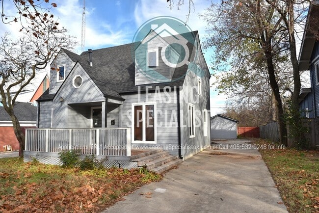 Building Photo - Central Norman 3 Bed 3 Bath Ready for your August Move!