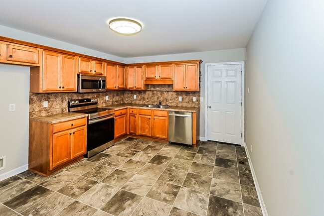 Building Photo - 235 Sunrise Dr
