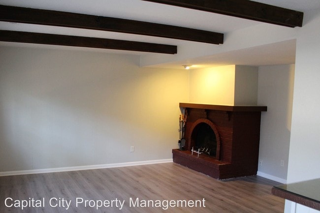 Building Photo - 3 br, 2 bath House - 6750 School St Unit 201