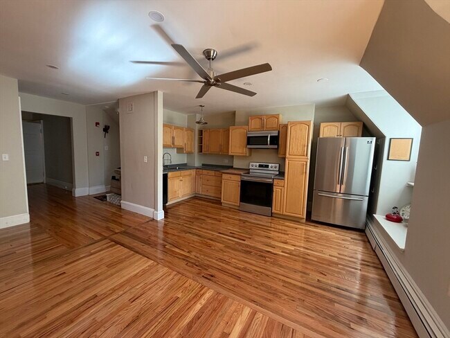 Building Photo - 318 Tappan St