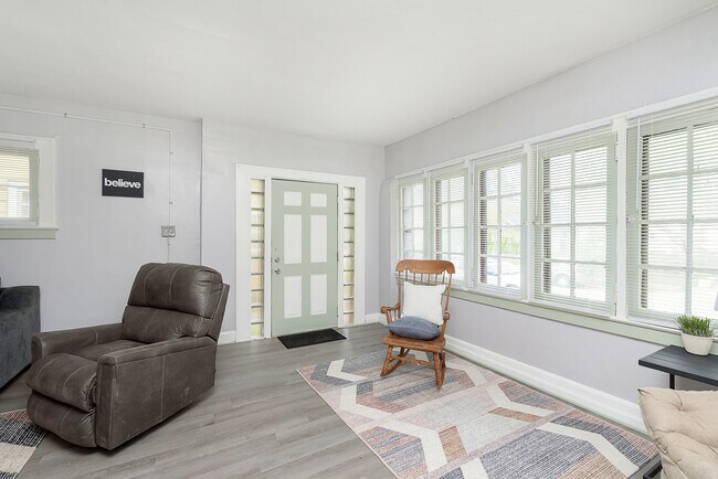 Foto del edificio - 4237 Graceland Ave