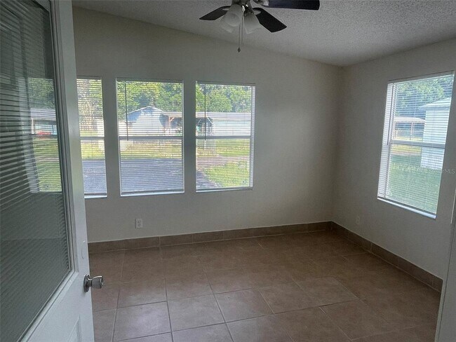 Building Photo - 301 E Sparkman Rd