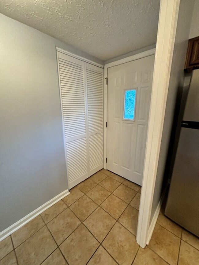 Building Photo - 148 Vonda Ct