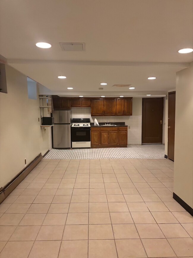 Kitchen - 1511 Teller Ave