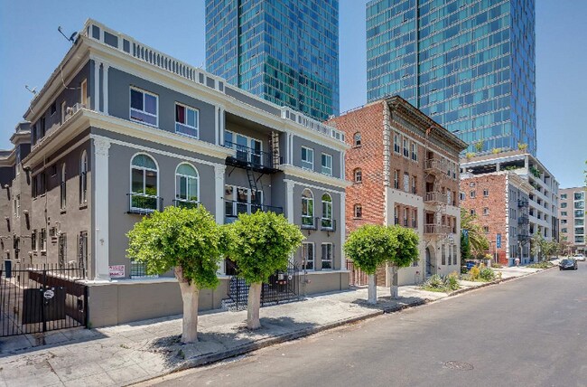Foto del edificio - 681 Shatto Pl
