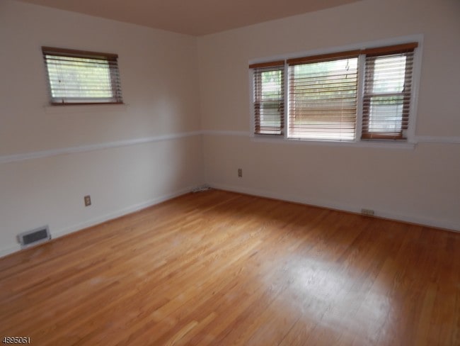 Building Photo - 208 Stirling Ave