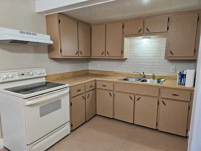 Foto del edificio - 5 W Chenango Rd