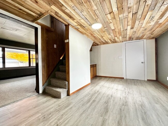 Building Photo - Wescott St. Duplex