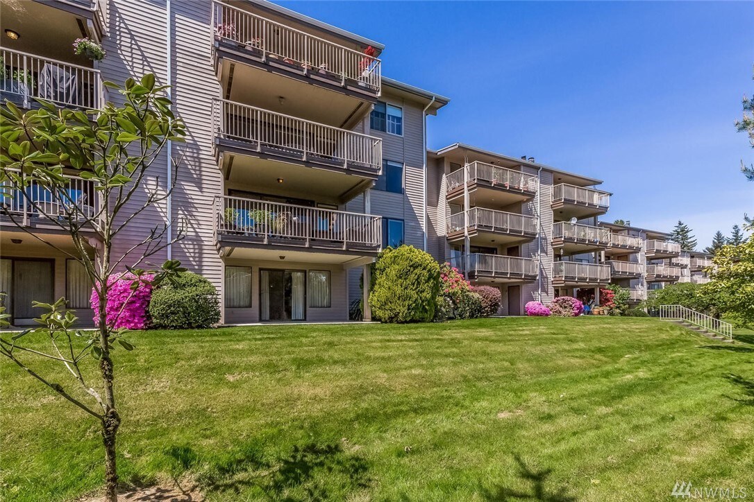 2920 76th Ave SE, Mercer Island, WA 98040 Condo for Rent in Mercer
