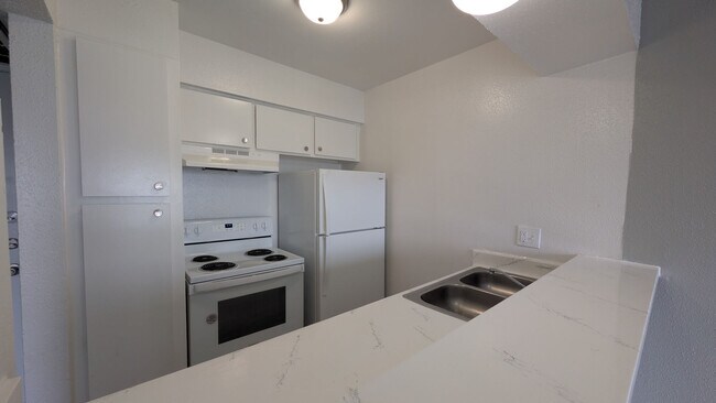 Interior Photo - 3737 Hillcroft Apartments