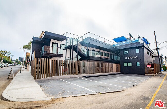 Foto del edificio - 14 Brooks Ave