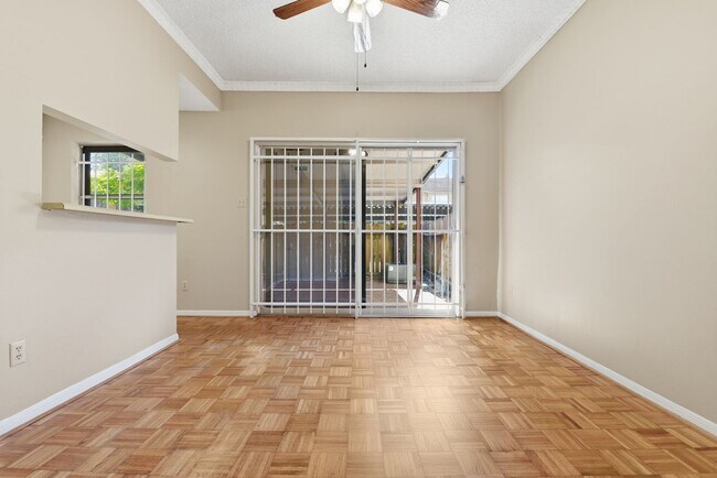 Foto del edificio - Come see this charming 2-story condo featuring 2 bedrooms and 2.5 bathrooms!