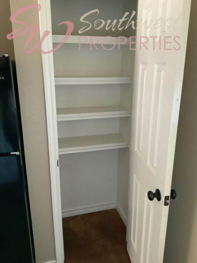 Foto del edificio - Stylish 2 Bedroom Townhouse | End Unit! | Walk to Campus