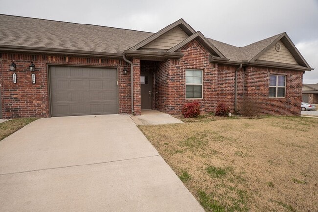 Building Photo - Charming 2 bedroom!