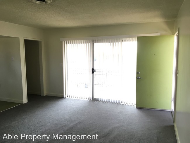 Building Photo - 945-955 Panorama Dr