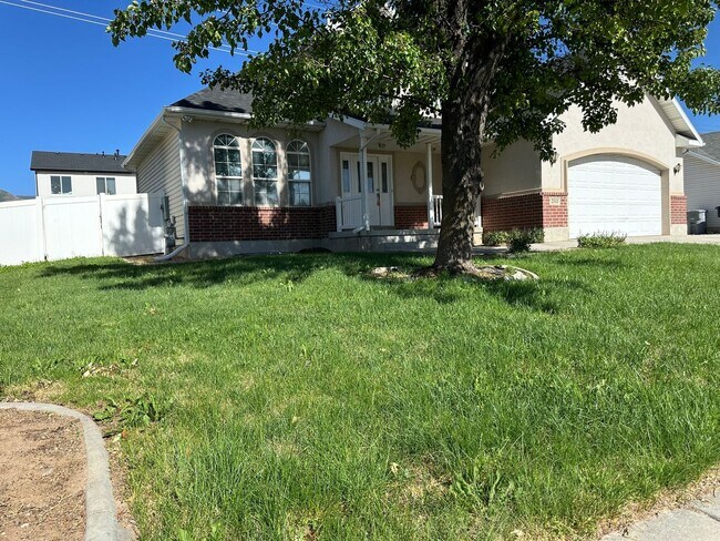 Building Photo - Freshly Painted, New Carpet Throughout - Home For Rent In Springville!!!