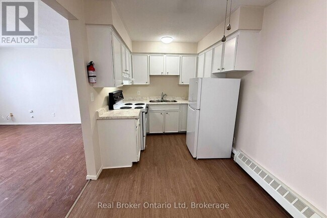 Photo du bâtiment - 301 West Street N