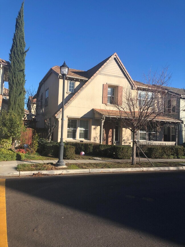 Foto del edificio - Gorgeous 4 Bed/3 Bath Mountain House Home ...