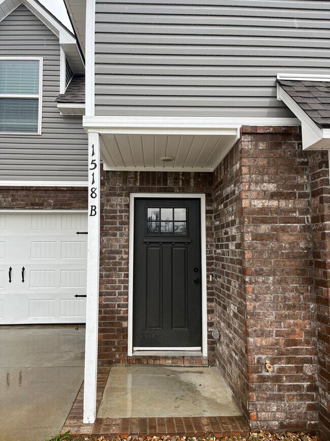 Foto del edificio - COX-NORTHRIDGE DRIVE TOWNHOMES