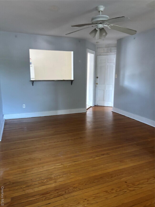 Foto del edificio - 457 Montauk Hwy