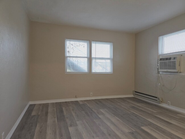 Foto del edificio - 808 W Cypress Ave