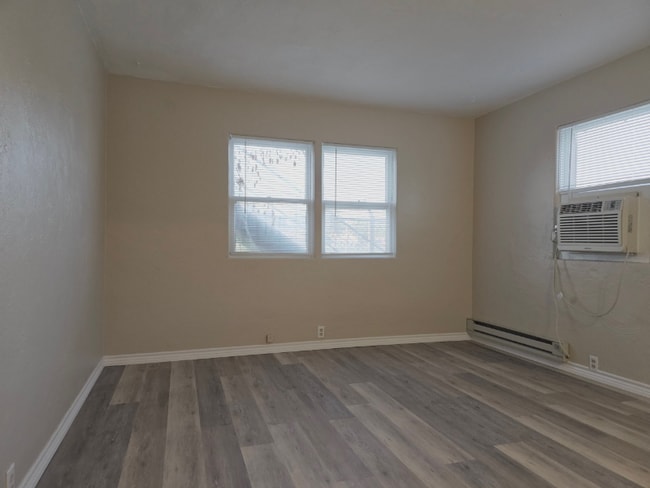 Building Photo - 808 W Cypress Ave