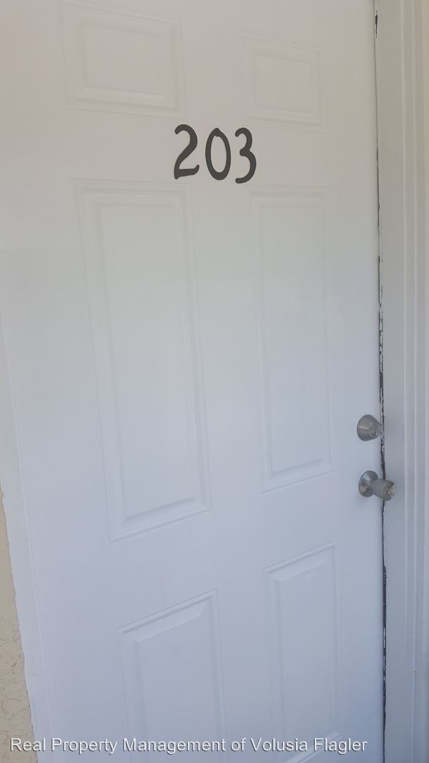 Foto del edificio - 1370 S Palmetto Ave