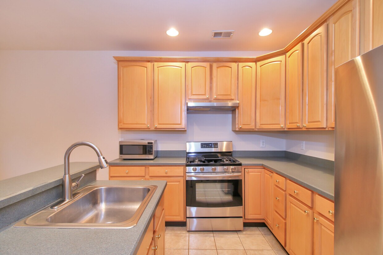 Foto principal - 342 Oswego Ct