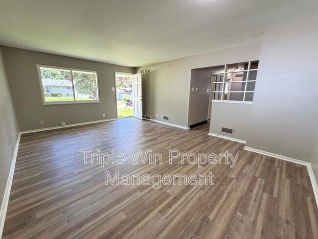 Foto del edificio - 1654 Mowbry Ln
