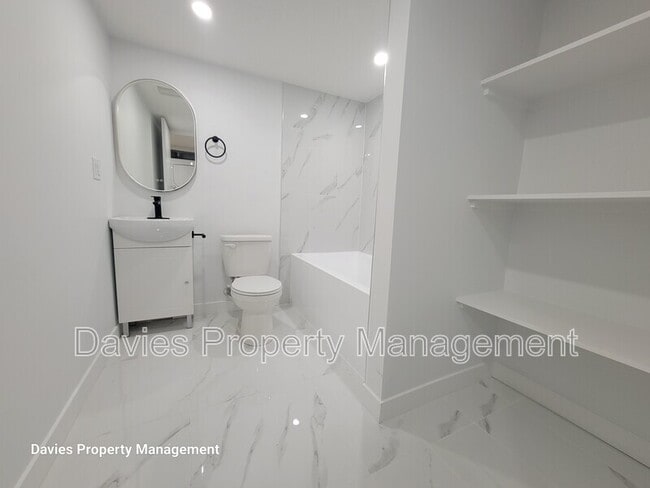 Photo du bâtiment - 16230-16219 19 Ave SW