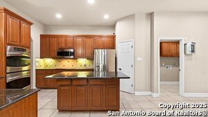 Building Photo - 605 Oakmont Way