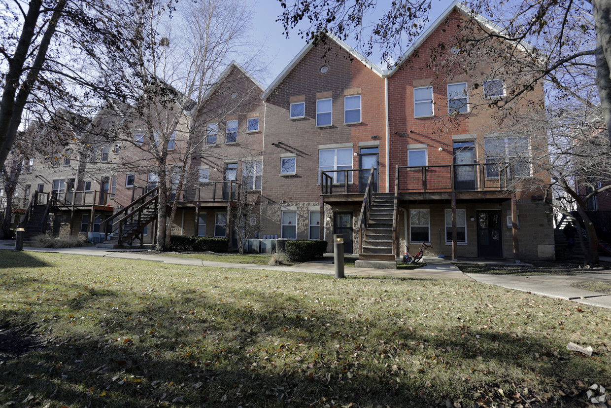 Foto del edificio - Roseland Ridge Apartments