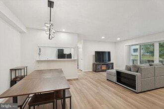 Building Photo - 207 Stockton Ct