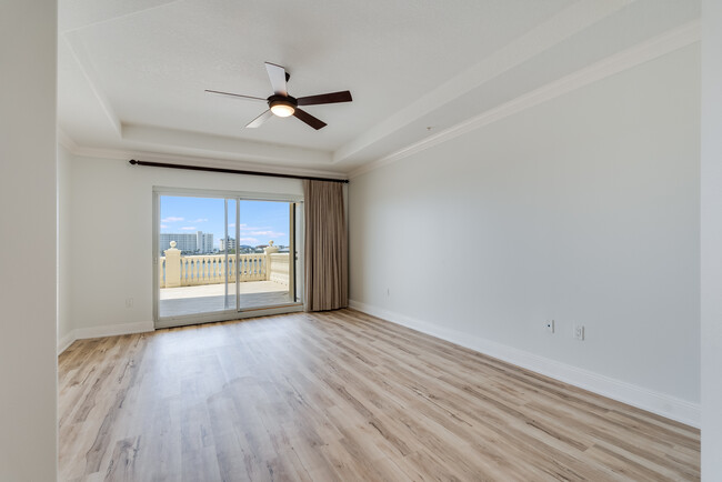 Foto del edificio - 770 Harbor Blvd