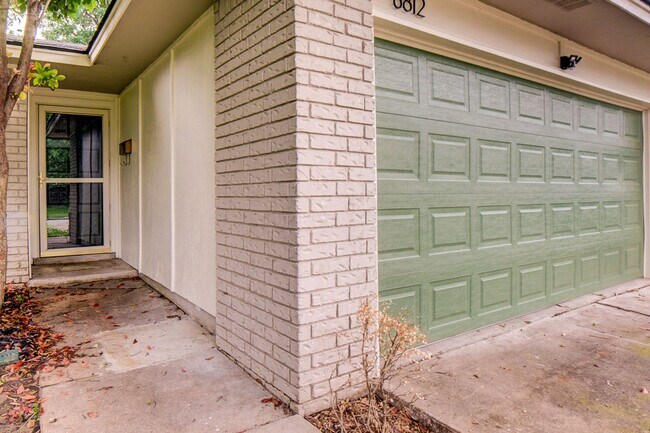 Foto del edificio - 3 Bed / 2 Bath in Memorial Estates!