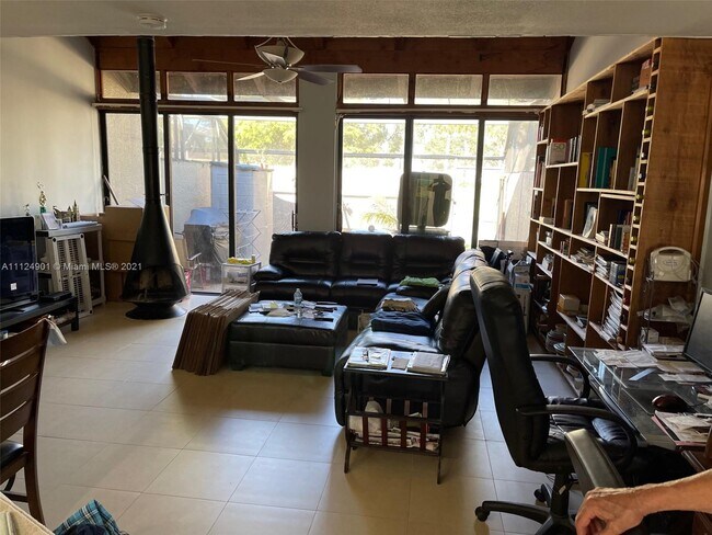 Foto del edificio - 10911 Cedar Ln
