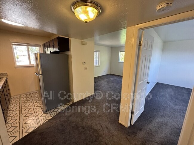 Foto del edificio - 1129 Cree Dr