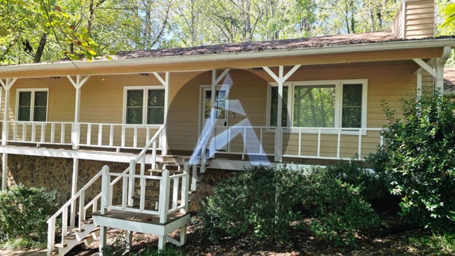 Building Photo - $2,200 / 3 br / 2.0 ba / 2590 sqft 3BR Hom...