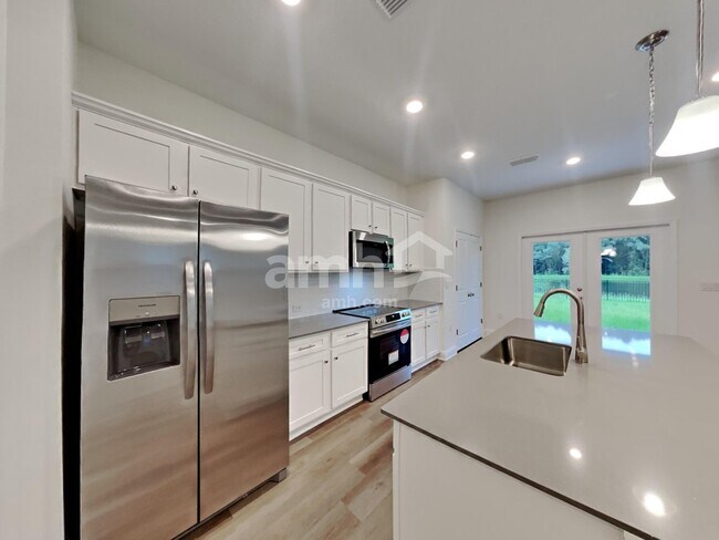 Building Photo - 27143 St Andrews Ave