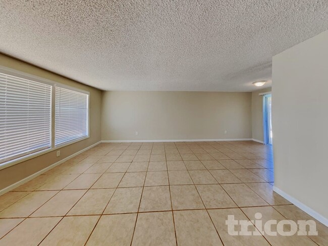 Building Photo - 3830 W Royal Palm Rd