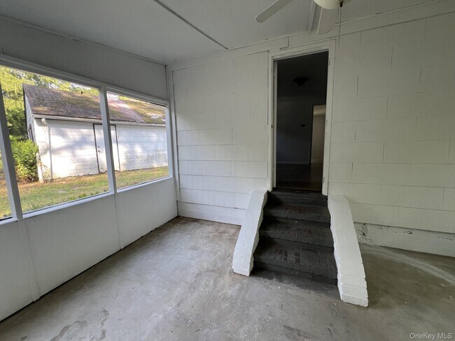 Foto del edificio - 166a Frost Pond Rd